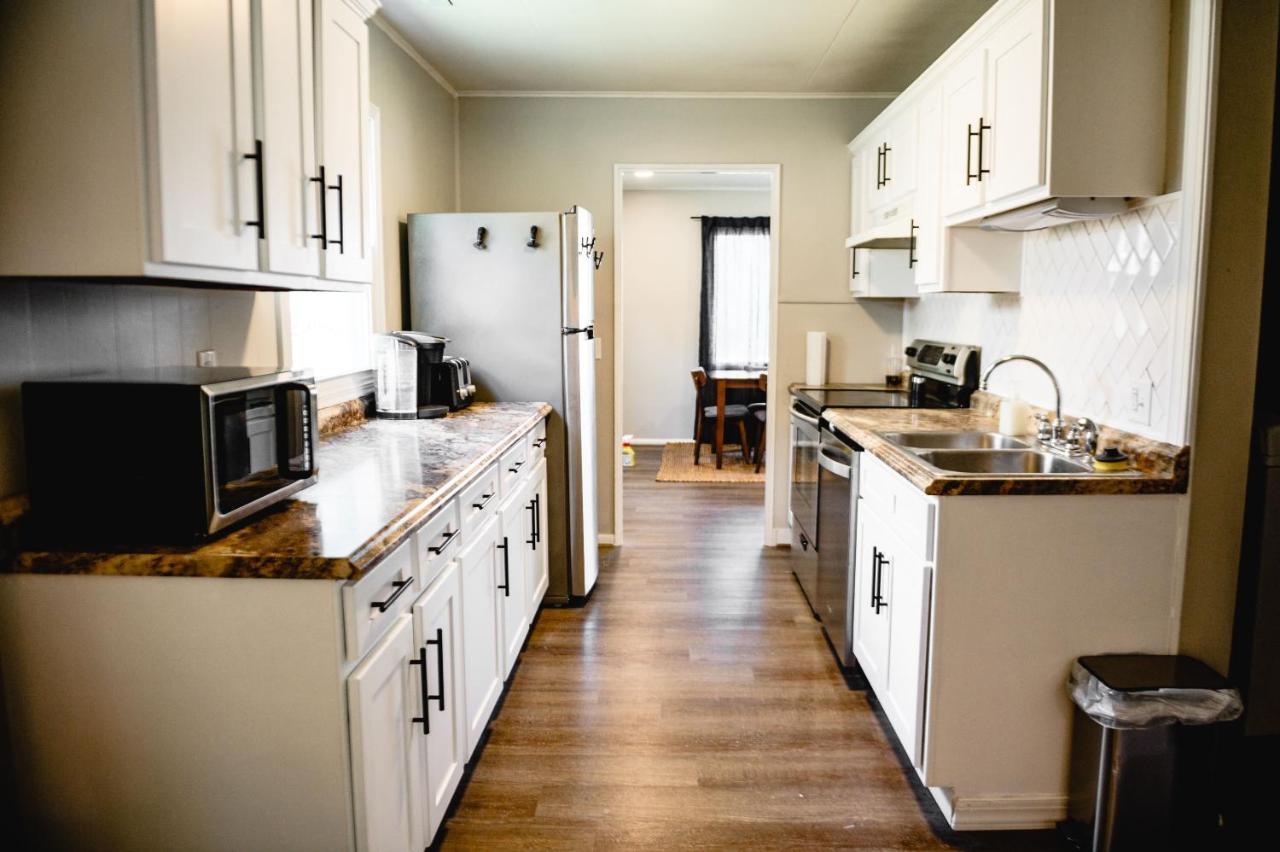 Urban Cottage: Homey & Convenient Huntington Exterior foto